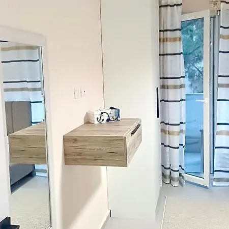 Asel * Golem (Tirana)